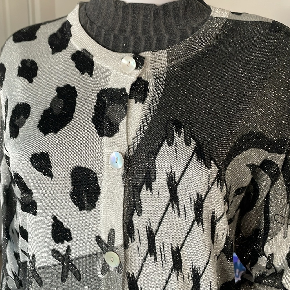 Eric Steven Light Sweater - Picture 6 of 13